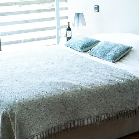 Le Pavillon Bed & Breakfast *